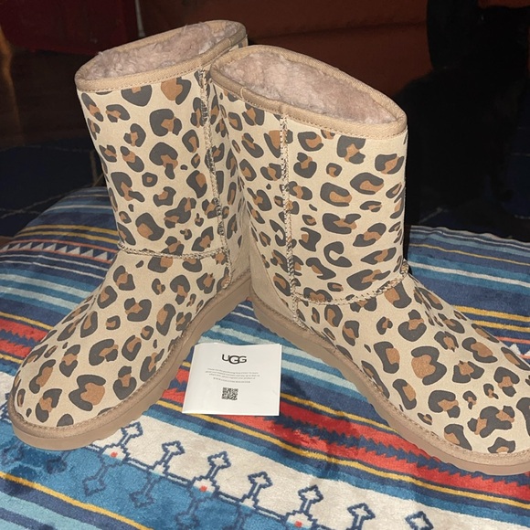 UGG Shoes - UGG Classic Leopard